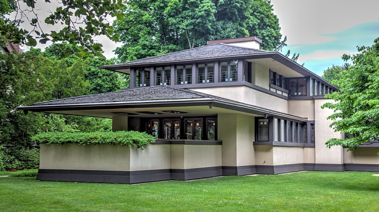A two story cream stucco and brown roof house built by Frank Lloyd Wrigh