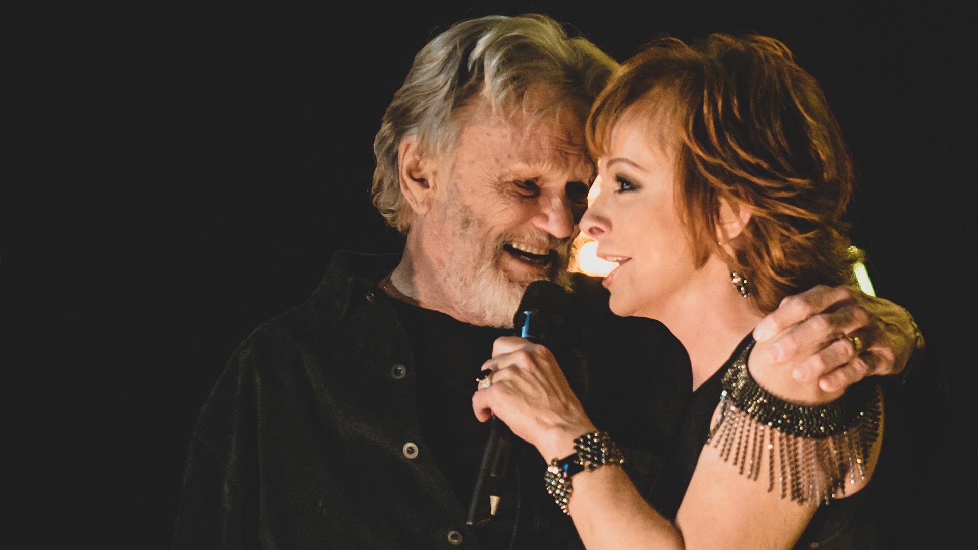 Kris Kristofferson and Reba Reba McEntire singing together