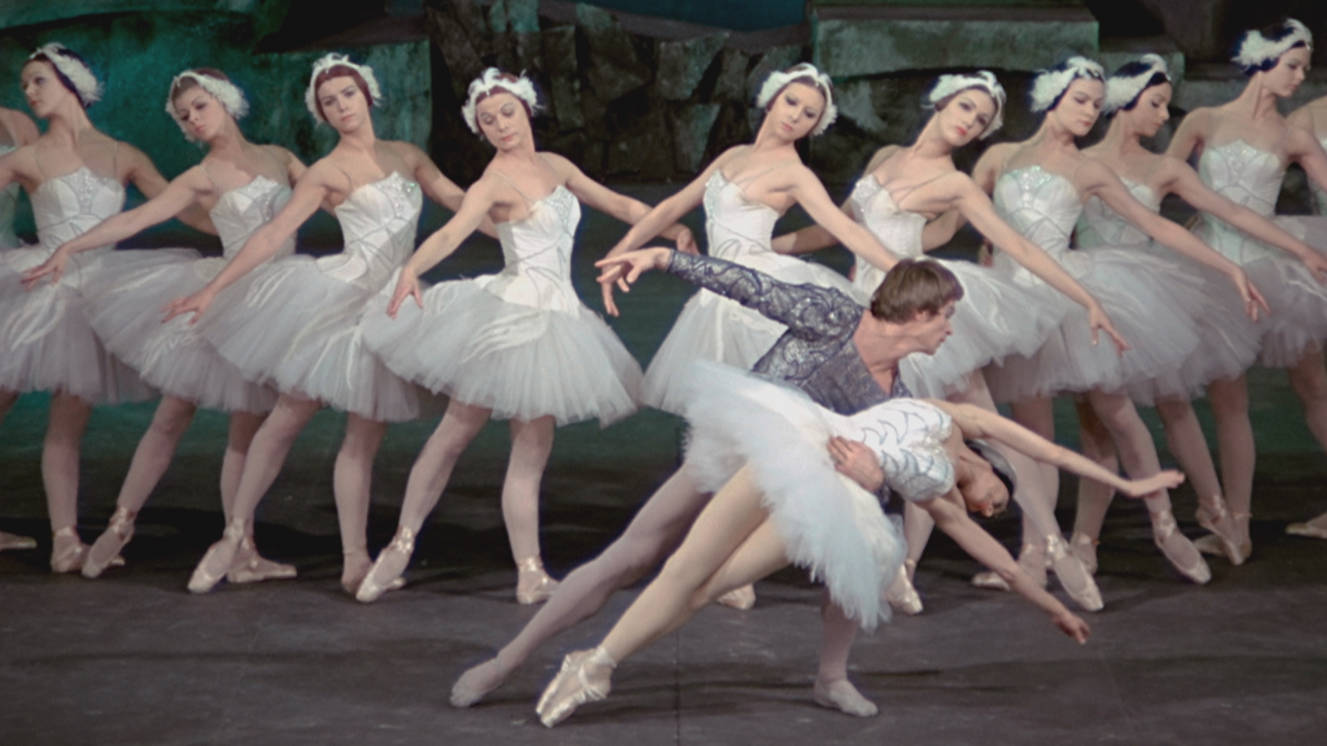 Rudolf Nureyev and Margot Fonteyn with Vienna State Ballet dancers in “Swan Lake” in 1964. Behind them our ballerinas in white dresses.