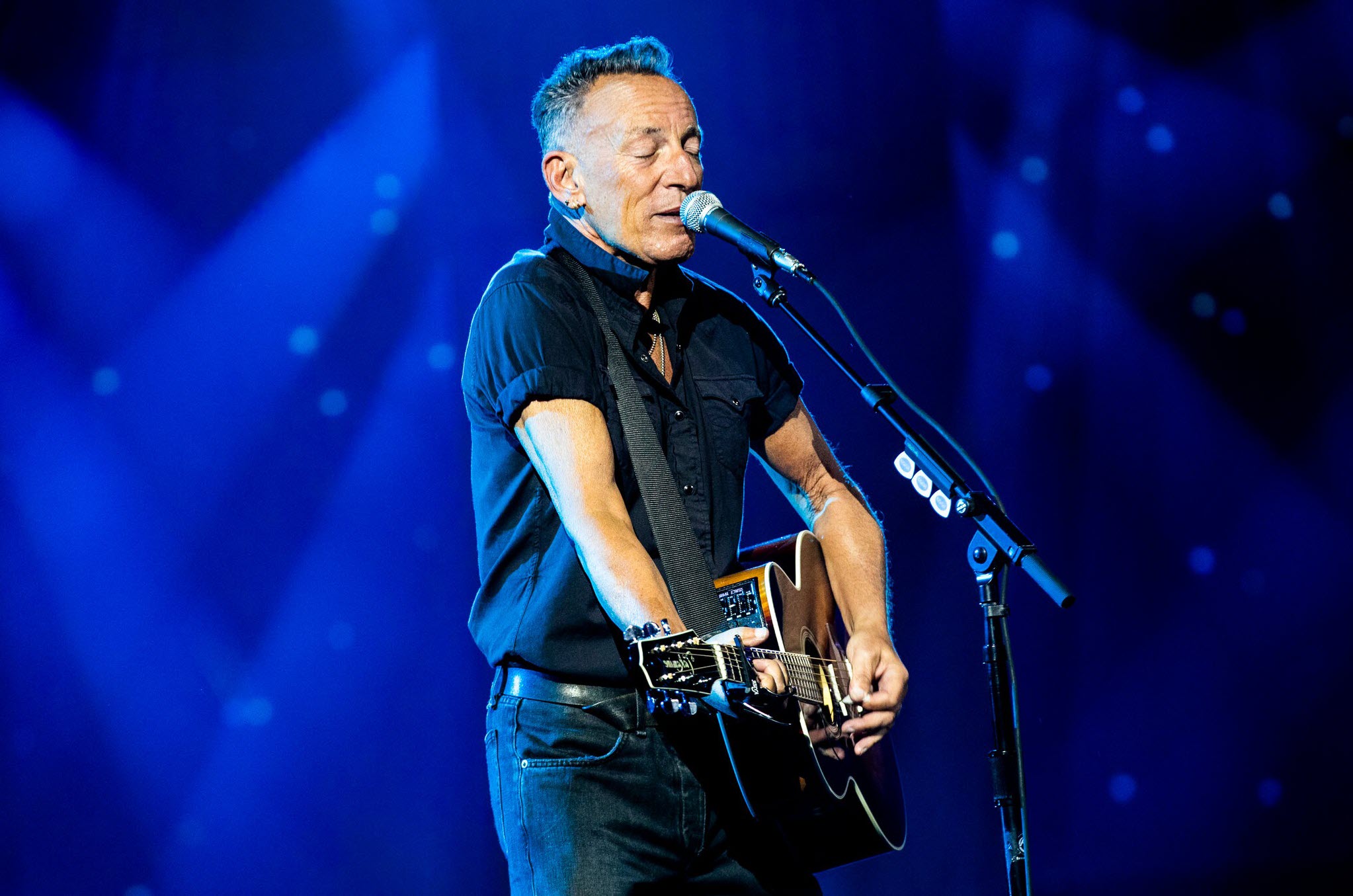 Bruce Performing